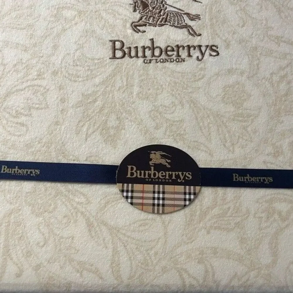 Burberry’S Cream and Brown Embroidered Fabric sheet set!